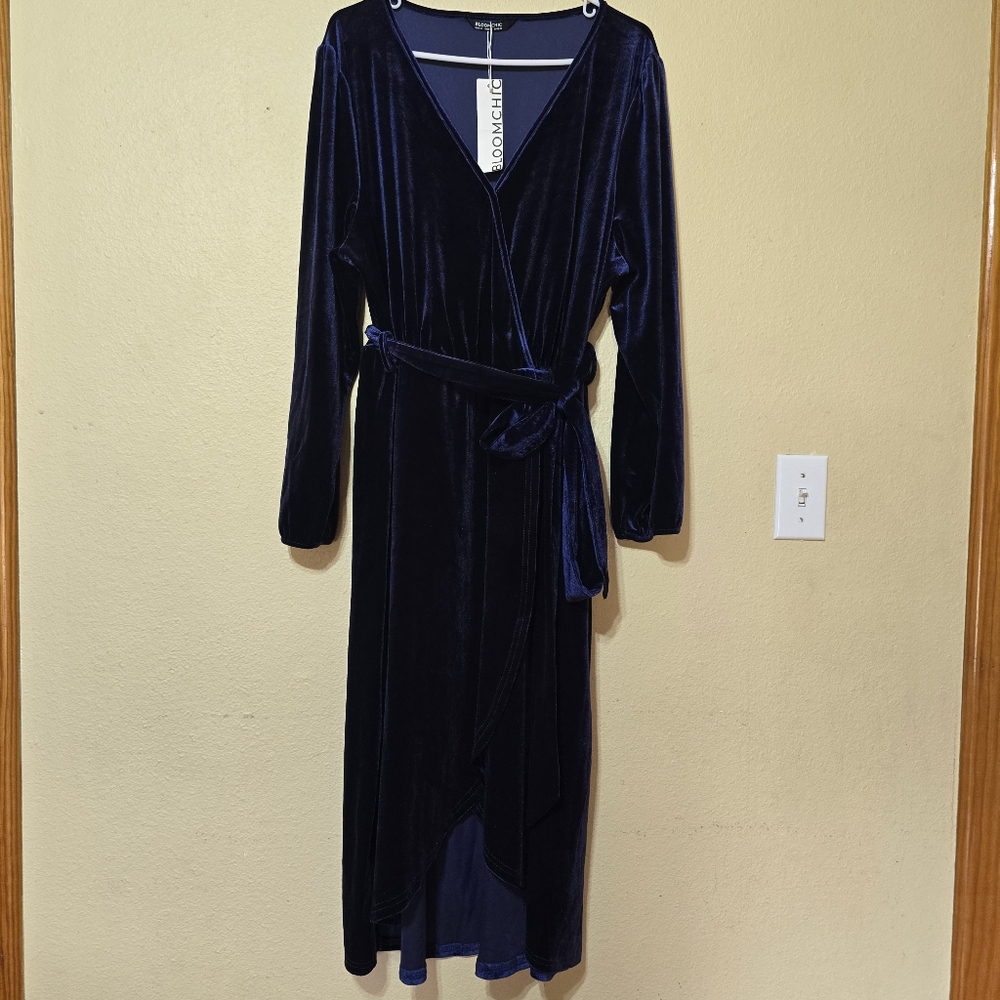 BLOOMCHIC Solid Velvet Dark Blue Belted Wrap Pockets Arc Hem Dress Sz 18-20 2X